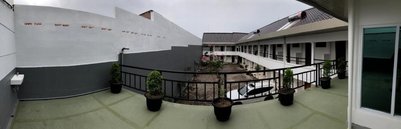 Aurora Hotel Siliwangi Сиребон Екстериор снимка